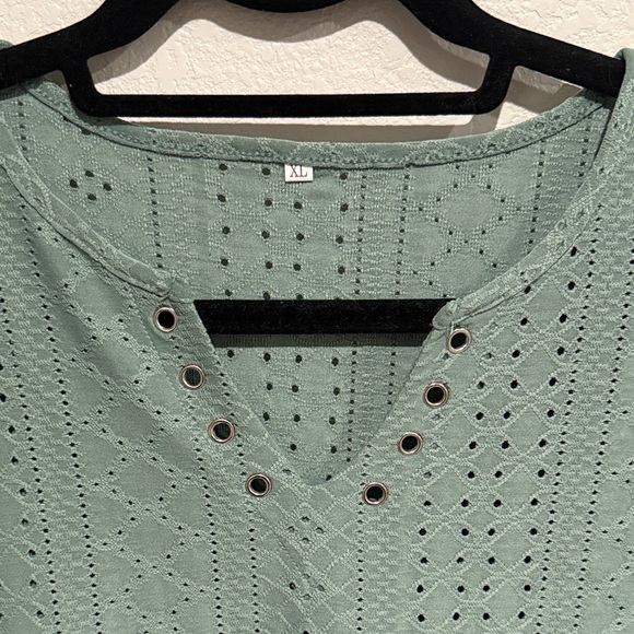 NWOT- size XL no brand Green Eyelet Women's Top - Picture 3 of 7